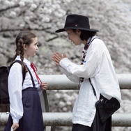 『レンタル・ファミリー』©2025 Searchlight Pictures. All Rights Reserved.　　