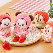 うるぽちゃちゃん ぬいぐるみ　各1,800円／© Disney