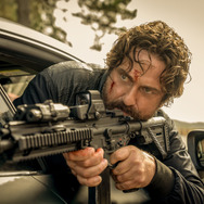 『アウトローズ』(C) 2024 DOT2 HOLDINGS, LLC ALL RIGHTS RESERVED. 