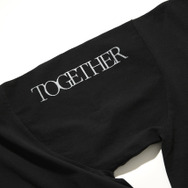 『トゥギャザー』公式グッズTOGETHER ドッキング Tシャツ© 2025 Project Foxtrot, LLC 　