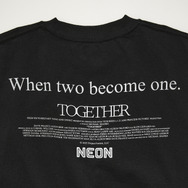 『トゥギャザー』公式グッズTOGETHER PHOTO TシャツB© 2025 Project Foxtrot, LLC 　