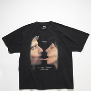 『トゥギャザー』公式グッズTOGETHER PHOTO TシャツA© 2025 Project Foxtrot, LLC