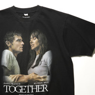 『トゥギャザー』公式グッズTOGETHER PHOTO TシャツA© 2025 Project Foxtrot, LLC