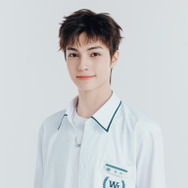 チャーリー (CHARLIE): 18歳（2007.05.26生）、タイ／イギリス出身、B型、ENFJ (C) 2026 SM ENTERTAINMENT & eggiscoming CO., Ltd. ALL RIGHTS RESERVED.