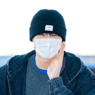 「マスクを外して！」困惑の報道陣にビョン・ウソクが異例の謝罪…“素顔NG”だった出国の様子