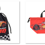 バックパック 4,400円／巾着(L) 1,500円／巾着 1,200円／レッスンバッグ 3,400円 © Disney/Pixar