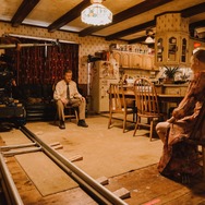 『ブゴニア』メイキング (C) 2025 FOCUS FEATURES LLC.LLC.