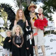 ジェームズ・ヴァン・ダー・ビークと家族　Photo by David Livingston/Getty Images