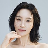 “時を味方につけた” 女優キム・ヘス、55歳の品格と透明感がすごい！【PHOTO】