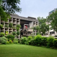 『誓い 建築家 B・V・ドーシ』