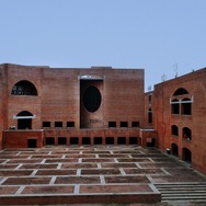 『誓い 建築家 B・V・ドーシ』