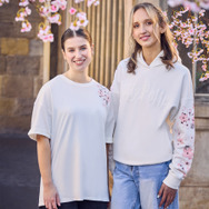 サクラ ホワイト パーカー　7,300円（税込）