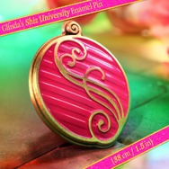 シズ大学ブローチ(C) Universal City Studios LLC. All Rights Reserved.