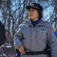 白い車に乗った女 3枚目の写真・画像