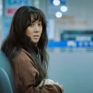 白い車に乗った女 4枚目の写真・画像