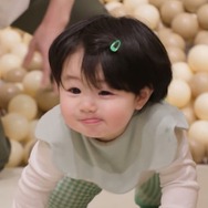 シム・ヒョンタクの愛息ハルくん、巨大すべり台登りに大奮闘！“驚きの成長ぶり”