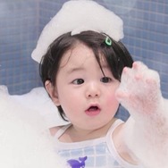 「スタンプ化希望」シム・ヒョンタクの愛息ハルくん、キュートすぎる水遊びの様子