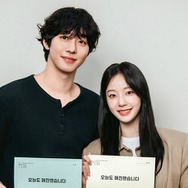 アン・ヒョソプが青年農夫に！Netflix配信『本日も完売しました』台本読み合わせの様子