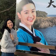 イ・ヨンエ、『チャングム』の撮影地で涙が出るほど「胸いっぱい」。“本物参上”にほっこり【PHOTO】