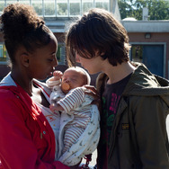 『そして彼女たちは』ⓒLes Films du Fleuve - Archipel 35 - The Reunion - France 2 Cinéma - Be Tv & Orange - Proximus - RTBF (Télévision belge) / Photo©Christine Plenus