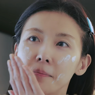 ハ・ジウォン、15年間1日も欠かさず続けた“朝の美肌ルーティン”を披露！「レモン大好き」