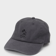 キャップ ￥5,940（tax in）　カラー：グレー/ブラック©Disney