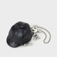 チャーム ￥7,920（tax in）　カラー：ブラック ©Disney
