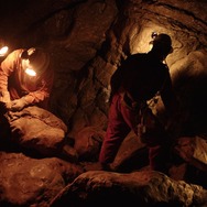 『地底への旅』(C) 2021 DOPPIO NODO DOUBLE BIND - ESSENTIAL FILMS - SOCIETE PARISIENNE DE PRODUCTION - ARTE FRANCE CINEMA