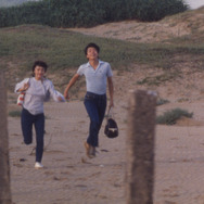 『海辺の一日 4Kレストア』© 2010, 2024 Fortune Star Media Limited. All Rights Reserved.