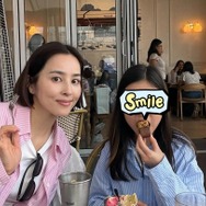 ハン・ヘジン、愛娘とのんびりカフェデート！仲良し母娘の姿に“ほっこり”【PHOTO】