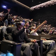 『LE SSERAFIM VR CONCERT：INVITATION』(C) HYBE JAPAN(P)&(C) SOURCE MUSIC