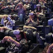 『LE SSERAFIM VR CONCERT：INVITATION』(C) HYBE JAPAN(P)&(C) SOURCE MUSIC