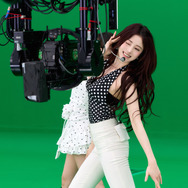 『LE SSERAFIM VR CONCERT：INVITATION』(C) HYBE JAPAN(P)&(C) SOURCE MUSIC