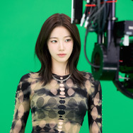 『LE SSERAFIM VR CONCERT：INVITATION』(C) HYBE JAPAN(P)&(C) SOURCE MUSIC