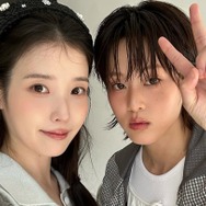 『21世紀の大君夫人』で共演中のIU&イ・ヨン、密着ショットで仲の良さをアピール！【PHOTO】