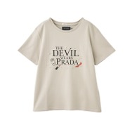 『プラダを着た悪魔』Stola.別注Tシャツ© 2025 20th Century Studios.