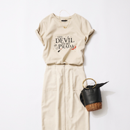 『プラダを着た悪魔』Stola.別注Tシャツ© 2025 20th Century Studios.