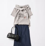 『プラダを着た悪魔』Stola.別注Tシャツ© 2025 20th Century Studios.