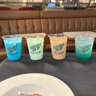 （左から）未知なる青いミルク、 未知なる緑のミルク、 ギャラクティック・カフェ・オ・レ、 ベビーソーダ