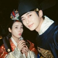 IU♥ビョン・ウソク、結婚式“胸キュン”未公開写真が続々明らかに【PHOTO】