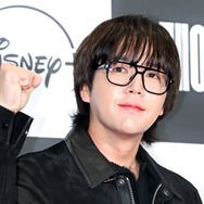 チャン・グンソク、“1000万人監督”イ・ビョンホンを笑わせる軽快なトークで現場を爆笑の渦に