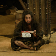 『黒牢城』メイキング ©米澤穂信/KADOKAWA ©2026 映画「黒牢城」製作委員会