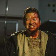 『名無し』（C）佐藤二朗 永田諒 ／ ヒーローズ（C）2026 映画「名無し」製作委員会