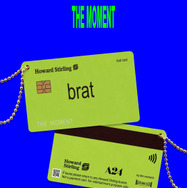 先着購入特典としてクレジットカード風“brat card”型キーチェーン