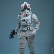 インペリアル・レムナント AT-ATドライバーフィギュア© & ™ Lucasfilm Ltd.