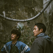 Netflixシリーズ「D.P. －脱走兵追跡官－」独占配信中