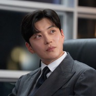 『素晴らしき新世界』俳優チャン・スンジョ、登場だけで空気を変える「1人2役」の怪演が話題