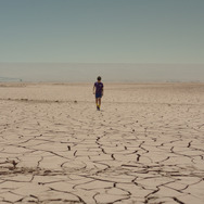 『砂漠の星』（Desert Lights、2021年、18分56秒）