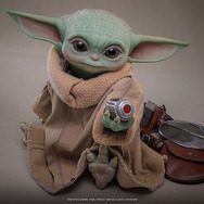 『スター・ウォーズ／マンダロリアン・アンド・グローグー』1/1スケールフィギュア　グローグー© & ™ Lucasfilm Ltd.