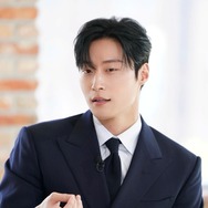 “最旬俳優” ホ・ナムジュンも『ユ・クイズ』に出演決定！収録時の写真は「まさにチャ・セゲ!?」
